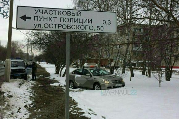 Водитель такси умер во время поездки по Барнаулу (фото)