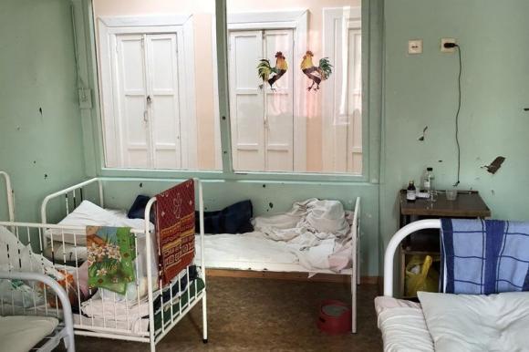 Региональный Минздрав просят разобраться, почему в детской больнице клопы и плесень