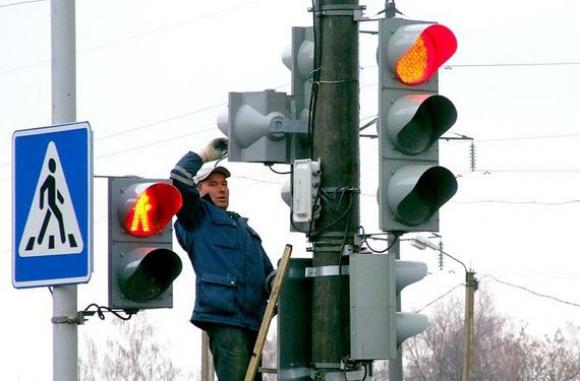 На перекрестках Барнаула временно выключат светофоры (список)