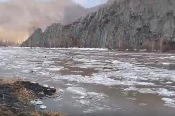 Сложная паводковая ситуация на Алтае может сохраняться до середины лета