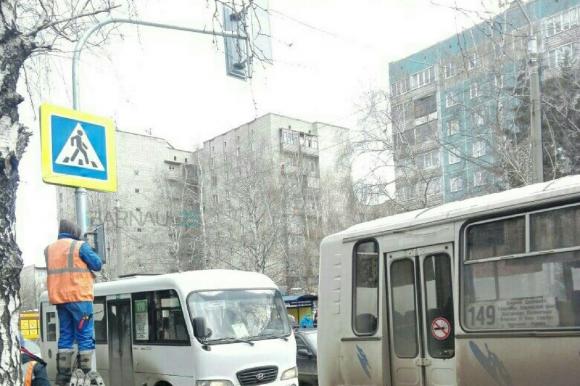 На улице Георгиева установили новый светофор