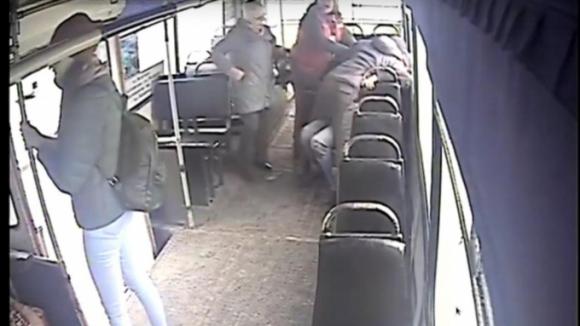 Пассажир барнаульского троллейбуса №1 набросился с ножом на кондуктора (видео)