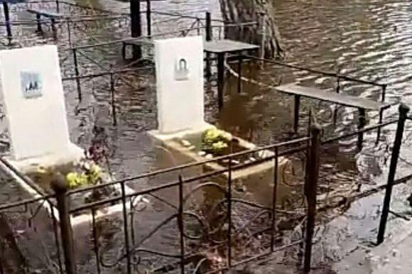 Черницкое кладбище затопило - сообщают очевидцы (фото)