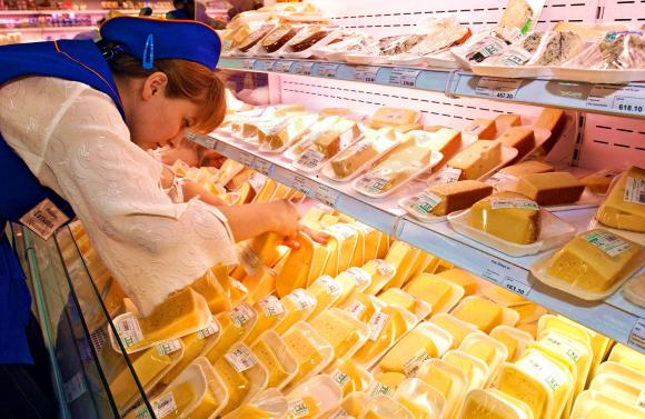 С прилавков российских магазинов исчезнет дешевый сыр