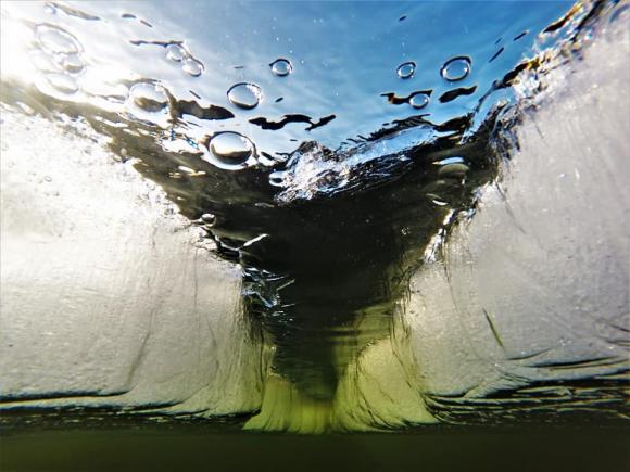 Телецкое озеро освобождается ото льда - завораживающие снимки