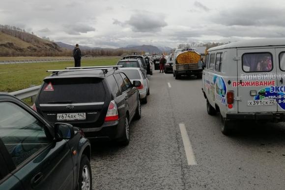 На трассе в Горный Алтай образовалась огромная пробка