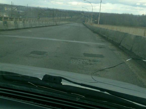 Старый мост в Барнауле отремонтировали неизвестные