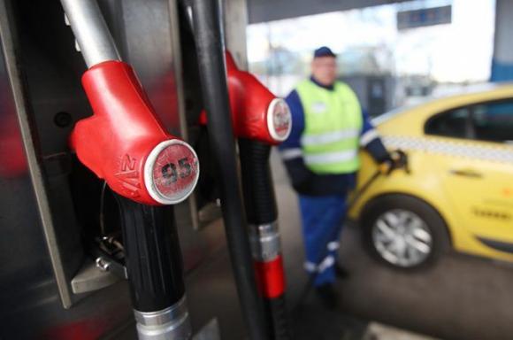 В России стремительно дорожает бензин