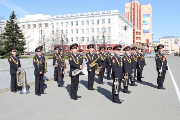 Барнаульцев приглашают на зажигательный плац-концерт с оркестром