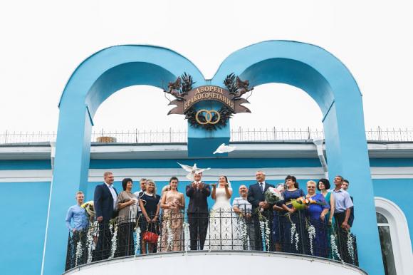 Барнаульский Дворец бракосочетания перестанет принимать молодоженов