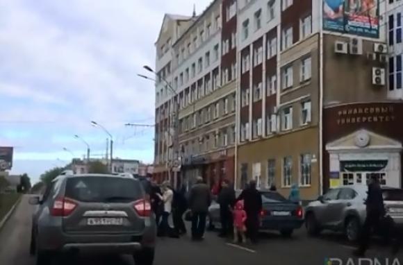 В самом центре Барнаула утром сбили пешехода (видео)