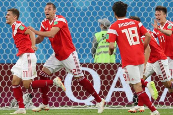 Впервые за 32 года - россияне вышли в 1/8 чемпионата мира по футболу