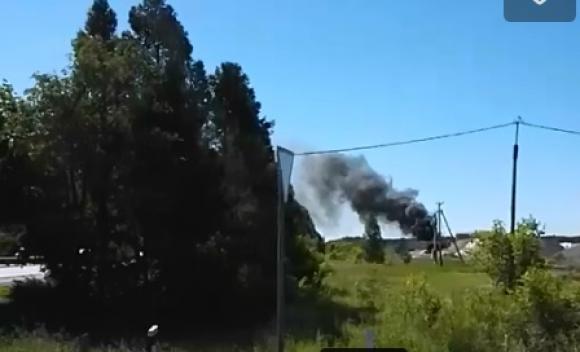 Крупный пожар произошел в здании на Павловском тракте (видео)