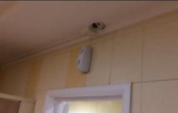 Сибирский блогер обнаружил камеру в туалете кафе 