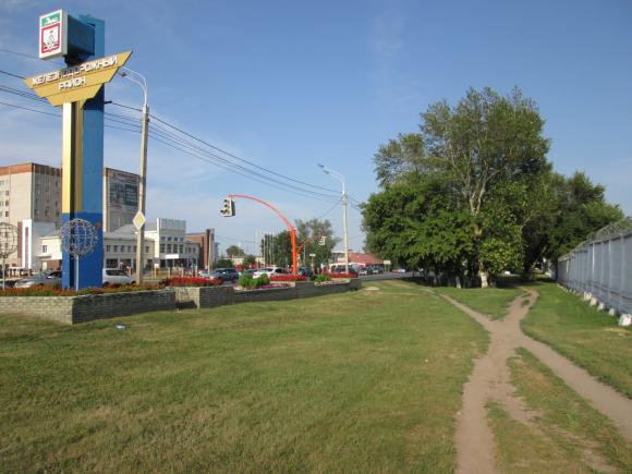 Горожанин предлагает сделать в Барнауле тротуары вместо клумб (фото)