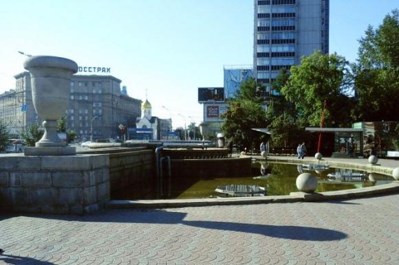 В Новосибирске в День ВДВ осушили фонтаны