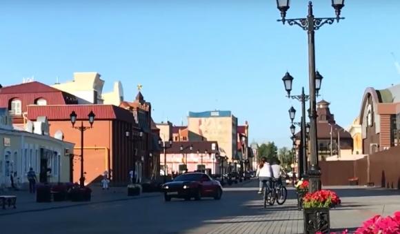 Барнаулец устроил дрифт на пешеходной Мало-Тобольской (видео)