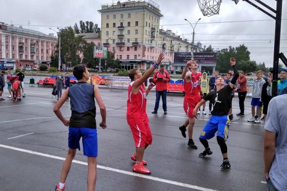 На пл. Сахарова пройдут соревнования по уличному баскетболу