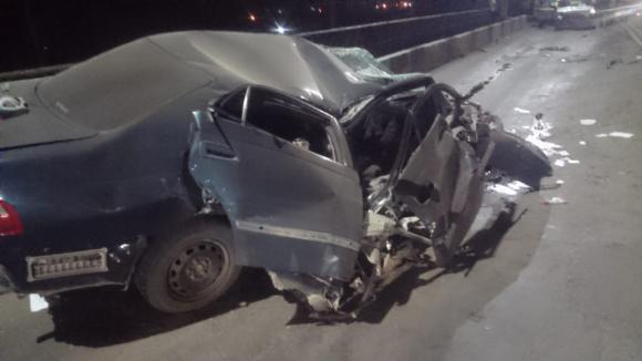 В Бийске пьяный водитель разбил машину и пел песни после ДТП (фото)