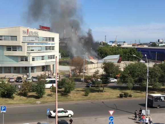 Барнаульцев напугал взрыв во время пожара (фото и видео)