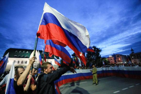 В Барнауле начался праздник в честь Дня российского флага