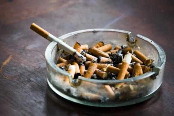 Курильщиков могут обязать платить экологический налог