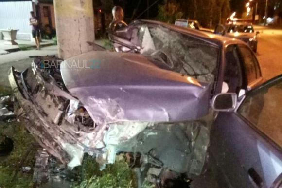 Пьяные водитель и пассажир чудом остались живы в ночной аварии (фото)