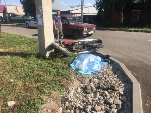 Мотоциклист погиб от удара об столб в Бийске (фото)
