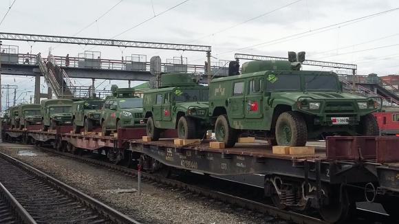 На ж/д вокзале Барнаула заметили китайскую военную технику (фото)