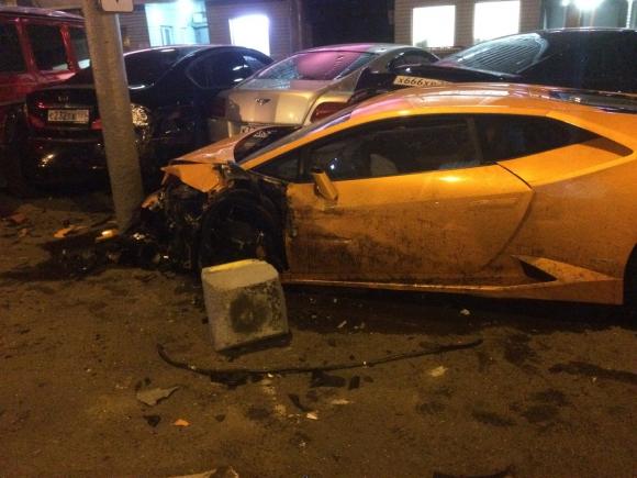 Lamborghini с номером А666АА разбил пять люксовых авто в Москве