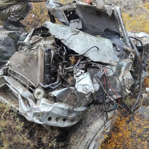 Машина съехала с обрыва в Горном Алтае (фото)
