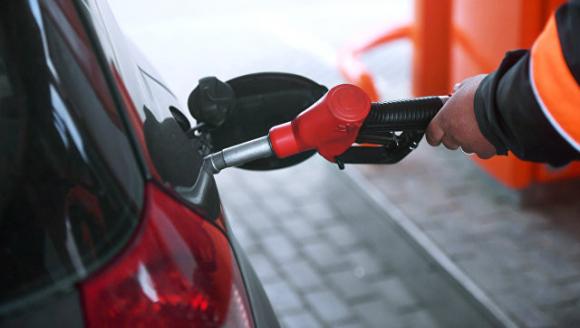 Нефтяники пожаловались правительству на убытки из-за низких цен на бензин