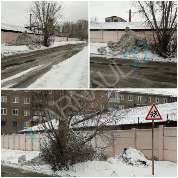 Горожанка утверждает, что снег со всего города вывозят на ул. Беляева
