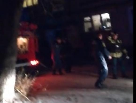 В Барнауле во время пожара на пер. Малый Прудской погиб мужчина (видео)