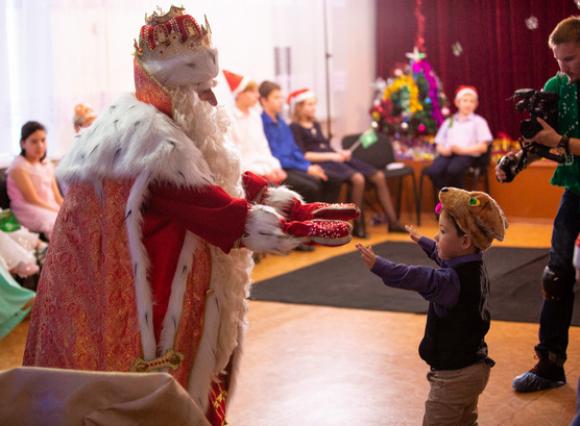 Главный Дед Мороз страны сделал сюрпризы алтайской ребятне (фото)