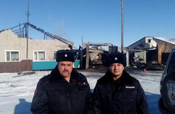 В Михайловском росгвардейцы спасли на пожаре 5 человек