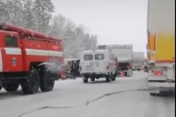 Дополнено: Лобовое столкновение со смертельным исходом произошло на трассе Р-256 (видео)