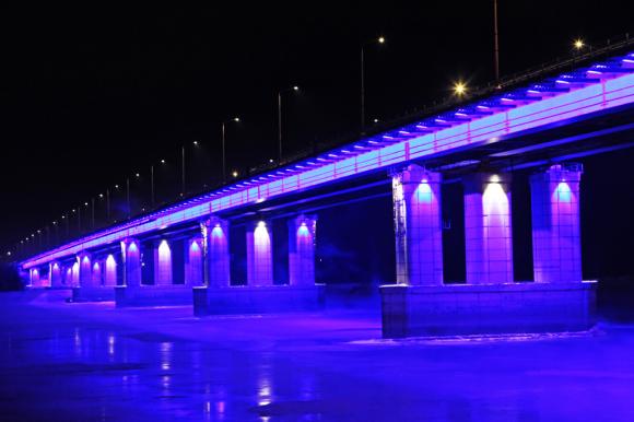 На Новом мосту Барнаула усовершенствовали освещение