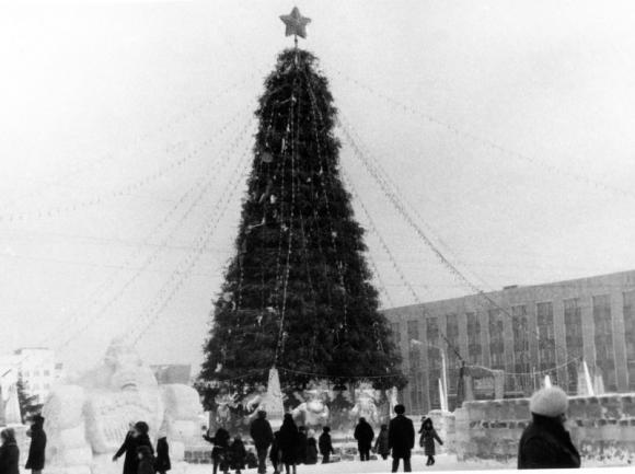 Как отмечали Новый год в старом и советском Барнауле (ретрофото)