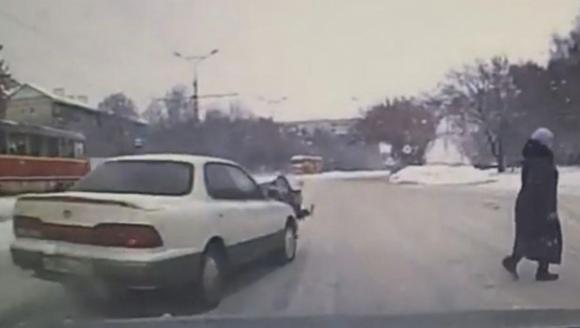 ГИБДД разыскивает очевидцев наезда на ребенка на ул. Попова (видео)