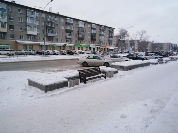 Барнаульцы недоумевают, почему запрещена парковка на ул. Молодежной (видео)