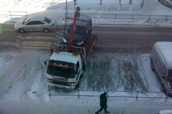 Гость из Казахстана бросил свой авто на пешеходном переходе - барнаульцы пожаловались (фото)