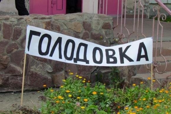 Алтайский зубной техник готов объявить голодовку из-за мизерной зарплаты