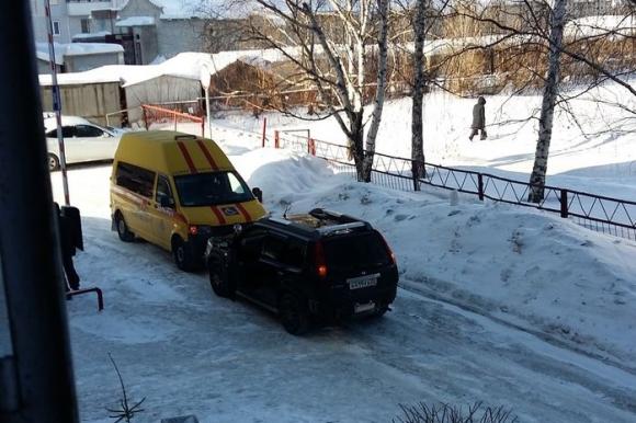 Дополнено: В Барнауле водитель отказался пропустить машину для перевозки инвалидов (фото)