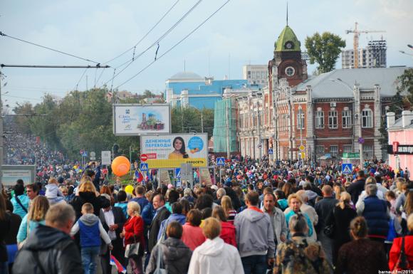 На 10 девчонок по статистике 9 ребят: стало известно соотношение мужчин и женщин в России