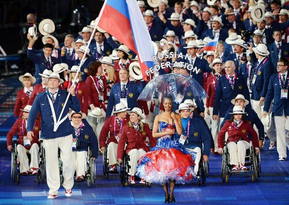 Российским паралимпийцам разрешили выступать под флагом России