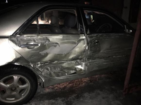 В Бийске пьяный водитель насмерть сбил девушку, разбил машины и скрылся (фото)