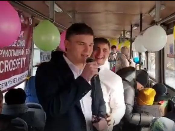 Бийчане арендовали трамвай и бесплатно возили горожан (видео)