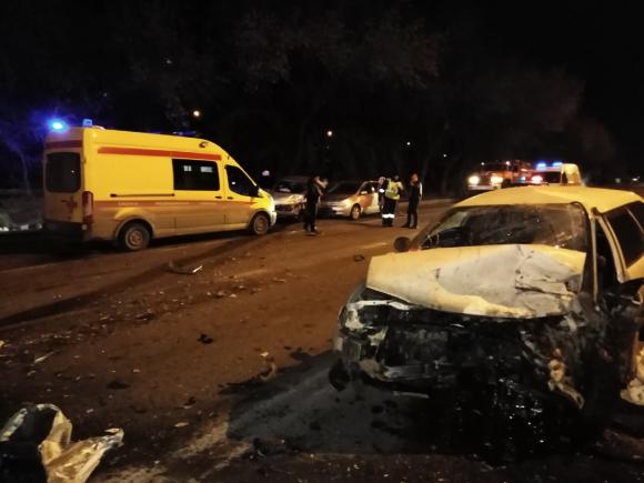Три авто серьезно столкнулись ночью на Павловском тракте (фото)