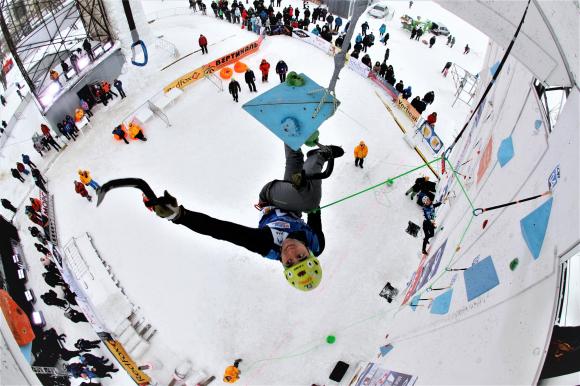 Флаг Barnaul22 побывал на Чемпионате мира по ледолазанию в Кирове (фото)